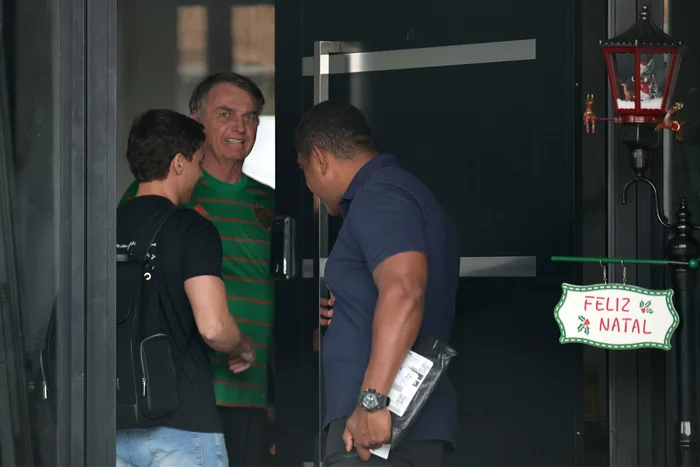 Nikolas Ferreira visitou Jair Bolsonaro após autorização do ministro Alexandre de Moraes, do Supremo Tribunal Federal (STF)
